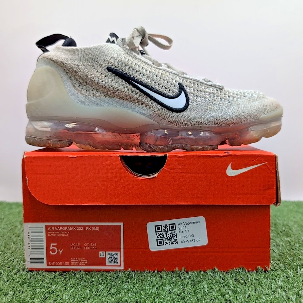 Nike Air Vapormax 2021 Flyknit Gs‎ Shoes Size 5 Y White Youth Silver Kid Sneaker